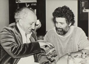 יעקב אגמון יוסי אלפי אוכלים סוכריות