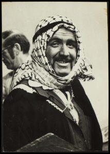 יוסי אלפי משחק ערבי קיו בי 7 עם טוני הופקינס